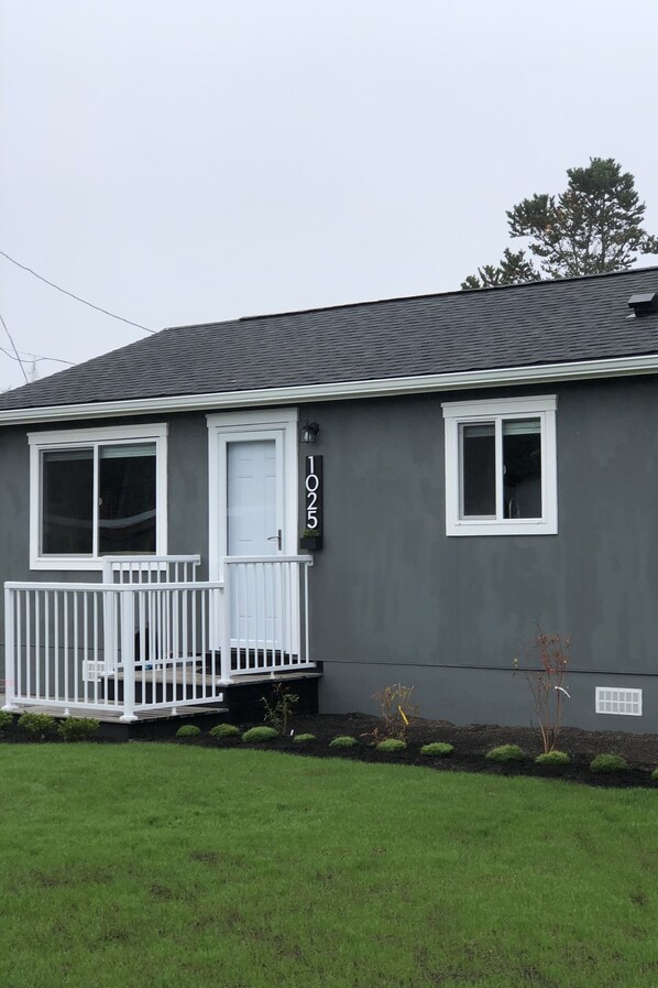 Exterior - At the Hammond Harbor, minutes to the Pacific Ocean, 2 bdr , 1 bath, sleeps 5ish (Warrenton)