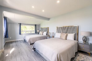 Design Cabin, Hot Tub, Lakeside