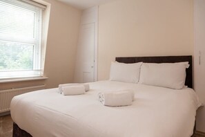 2 chambres, fer et planche à repasser, Wi-Fi, draps fournis