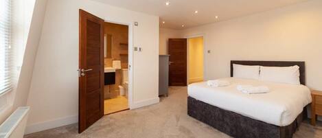 2 slaapkamers, een strijkplank/strijkijzer, wifi, beddengoed