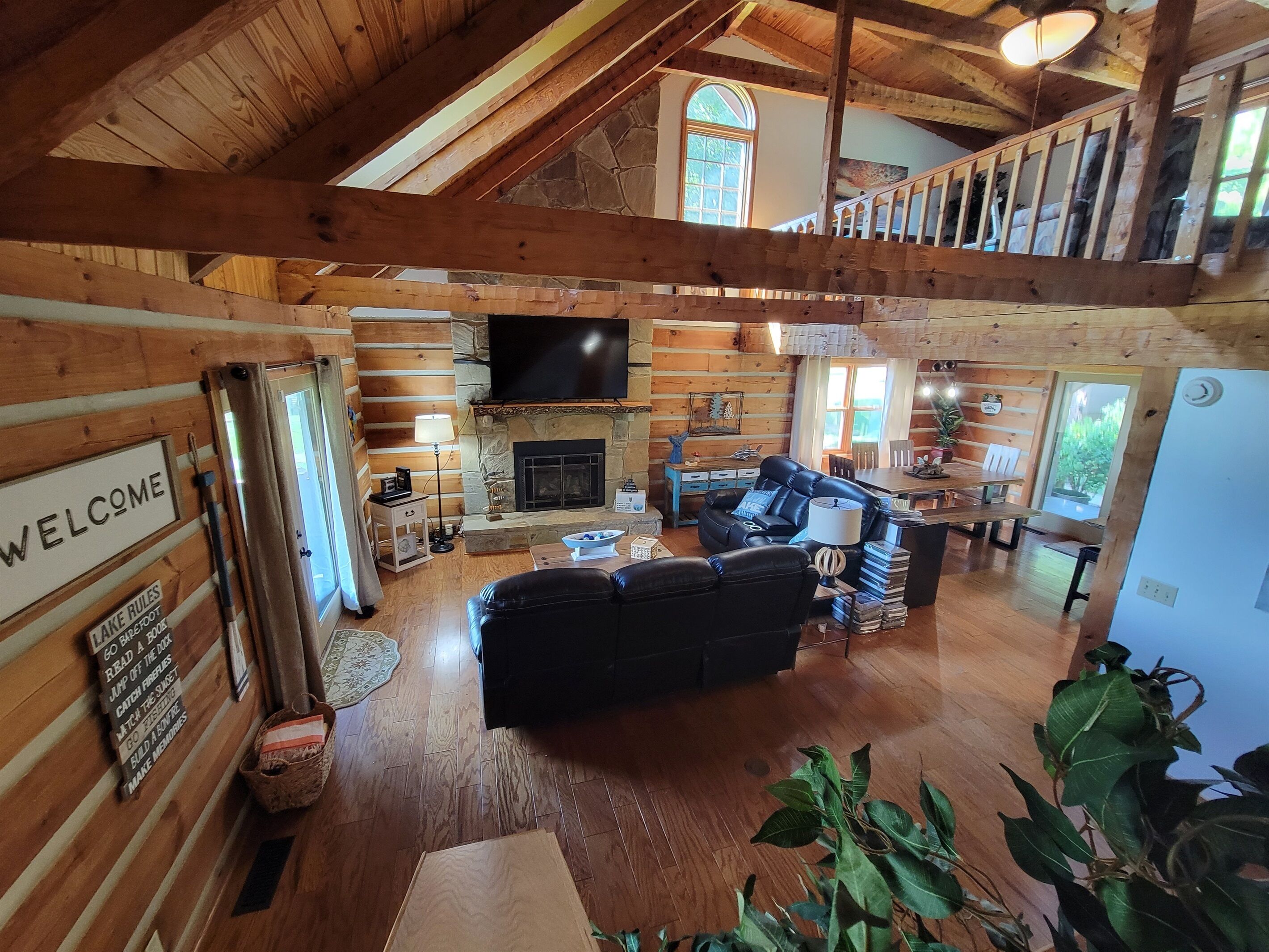 20% Off Lake View Retreat- Lake & Mountain View, Hot Tub, Fire Pit, Porch Swing - White Pine, TN