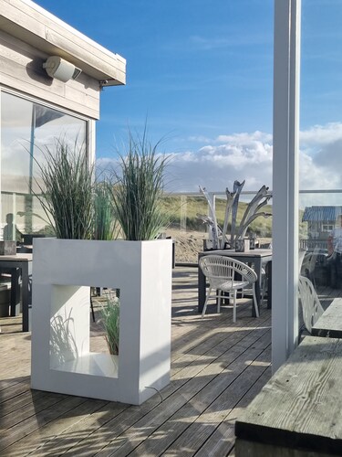 Dream location sea view Wadden Sea 50m,
Beach 300m
Mobile Home  TinyHouse 