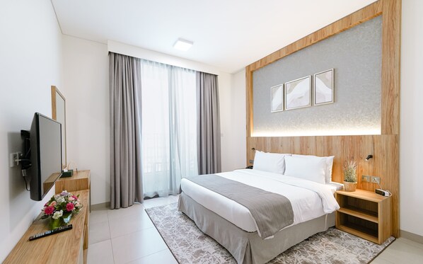 Minibar, desk, laptop workspace, blackout drapes