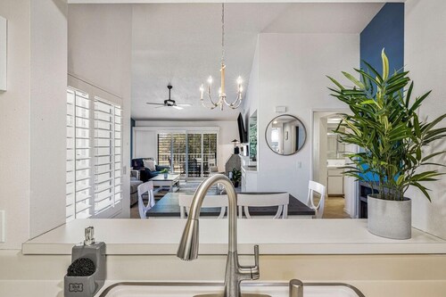 A True Desert Oasis! Golf Course and Mountain Views
