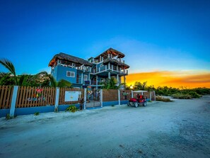 Exterior - The rooftop views will leave you breathless—a 360-degree sea view to the horizon (Caye Caulker)