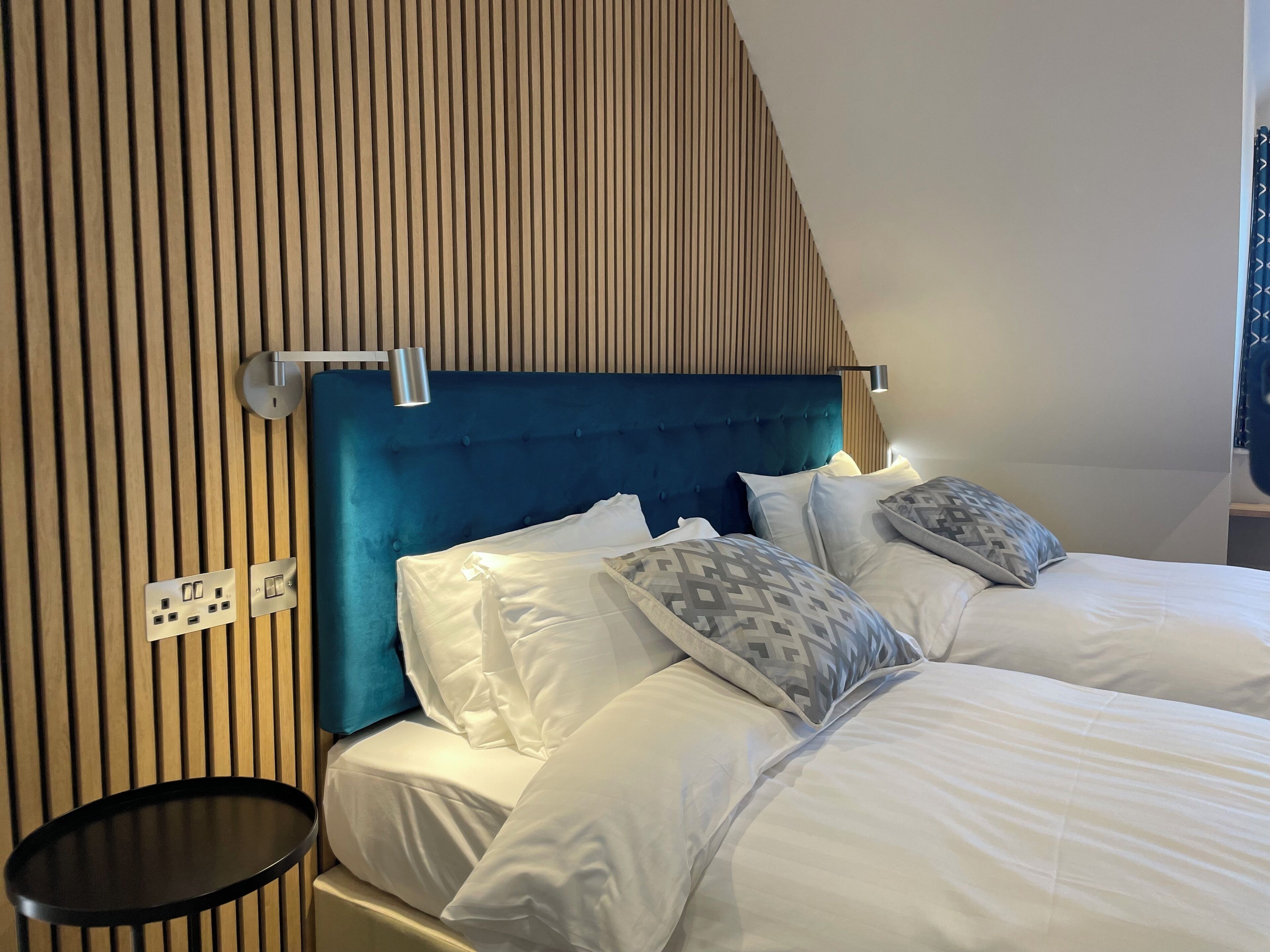 エグゼクティブ ツインルーム | 客室ごとに異なる装飾、客室ごとに異なるインテリア、デスク、ノートパソコン用作業スペース