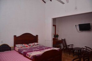 9 habitaciones, tabla de planchar con plancha, wifi y ropa de cama 