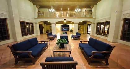 Prestigious golf community condo