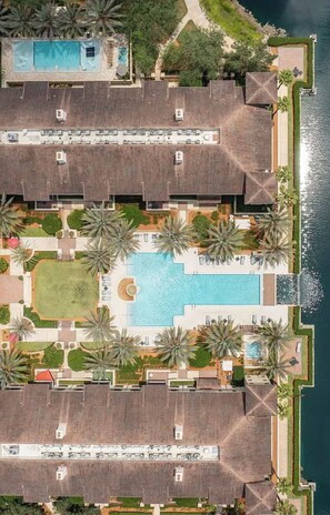 حمّام سباحة خارجي، حمّام سباحة مُدفَّأ