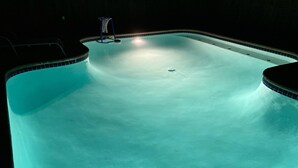 A swimming pool with a basketball hoop and a tiled edge. - Luxurious home /Pool/GameR/BBQ/kingbed/legacyW/Frisco (plano)