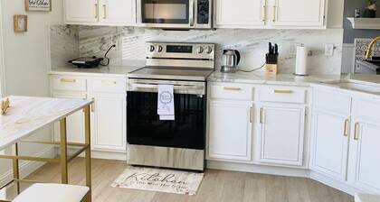 Luxurious home /Pool/GameR/BBQ/kingbed/legacyW/Frisco