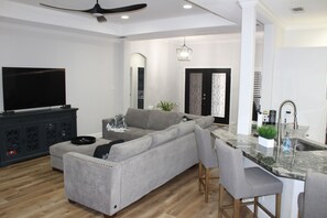 Smart TV, fireplace, DVD player, stereo