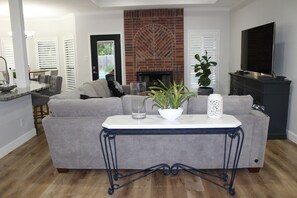 Smart TV, fireplace, DVD player, stereo