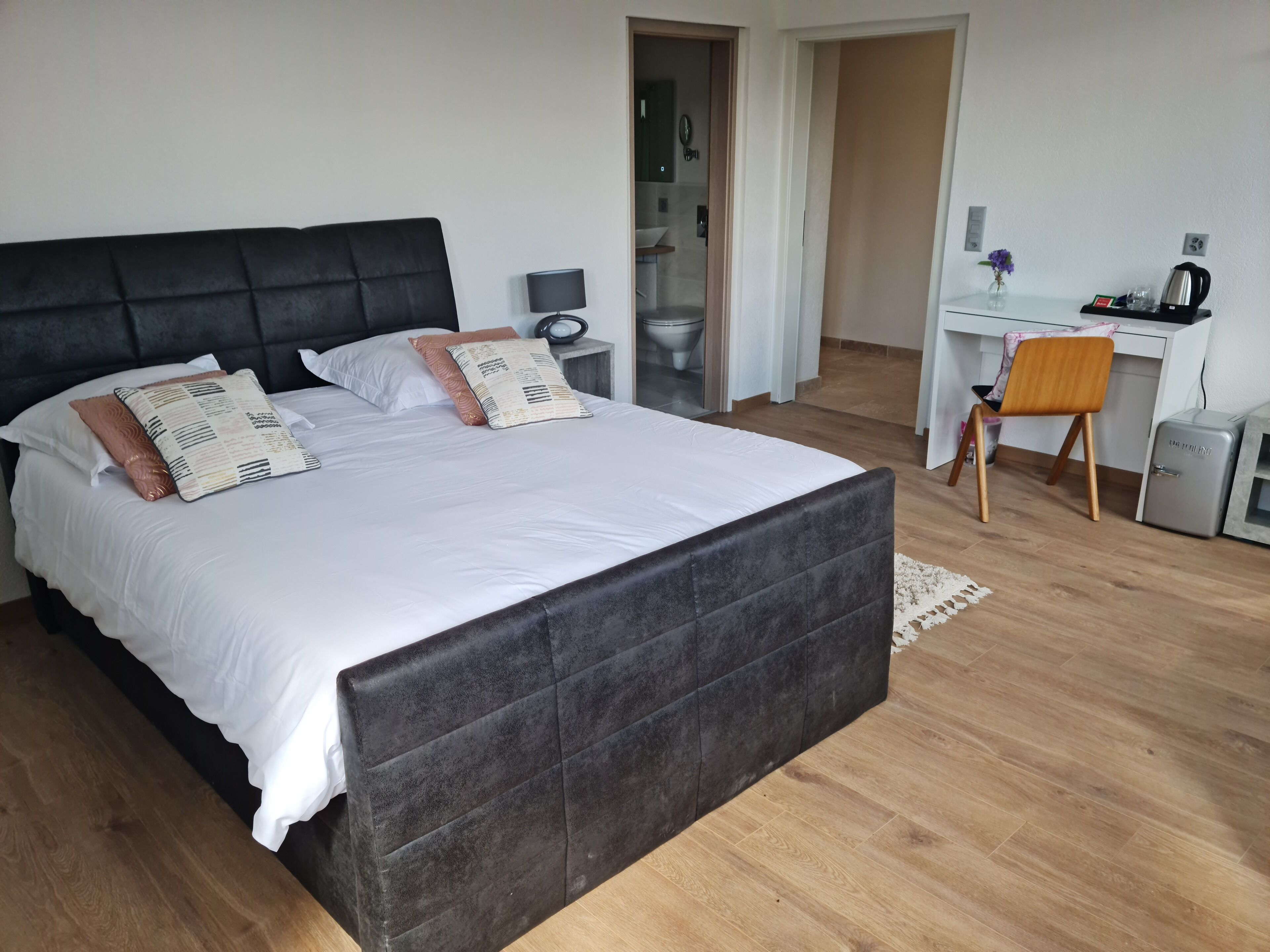 7 bedrooms, in-room safe, desk, iron/ironing board