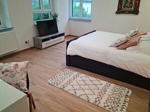 7 slaapkamers, een kluis op de kamer, een bureau