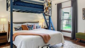 6 habitaciones, escritorio y tabla de planchar con plancha