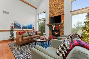 TV connectée, cheminée, jeux vidéo, baby-foot