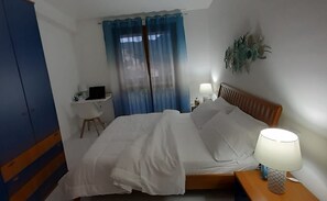 2 Schlafzimmer, Zimmersafe, Schreibtisch, Bügeleisen/Bügelbrett