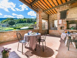 تناول الطعام بالخارج