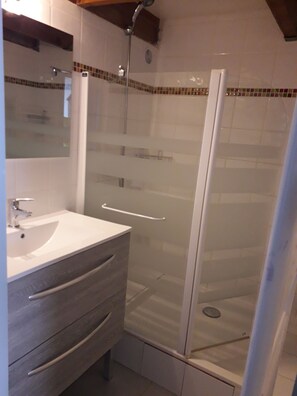 Shower - South-facing triplex, pla d'adet, ski in/ski out, balcony (Saint-Lary-Soulan)