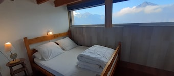 South-facing triplex, pla d'adet, ski in/ski out, balcony