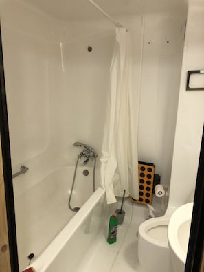 Combined shower/tub