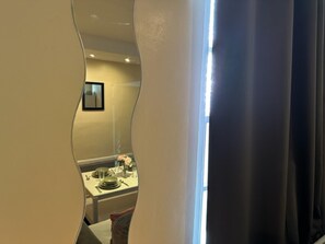 Bathroom - Superb 1-bed Private Family Apartment in Centre (London)