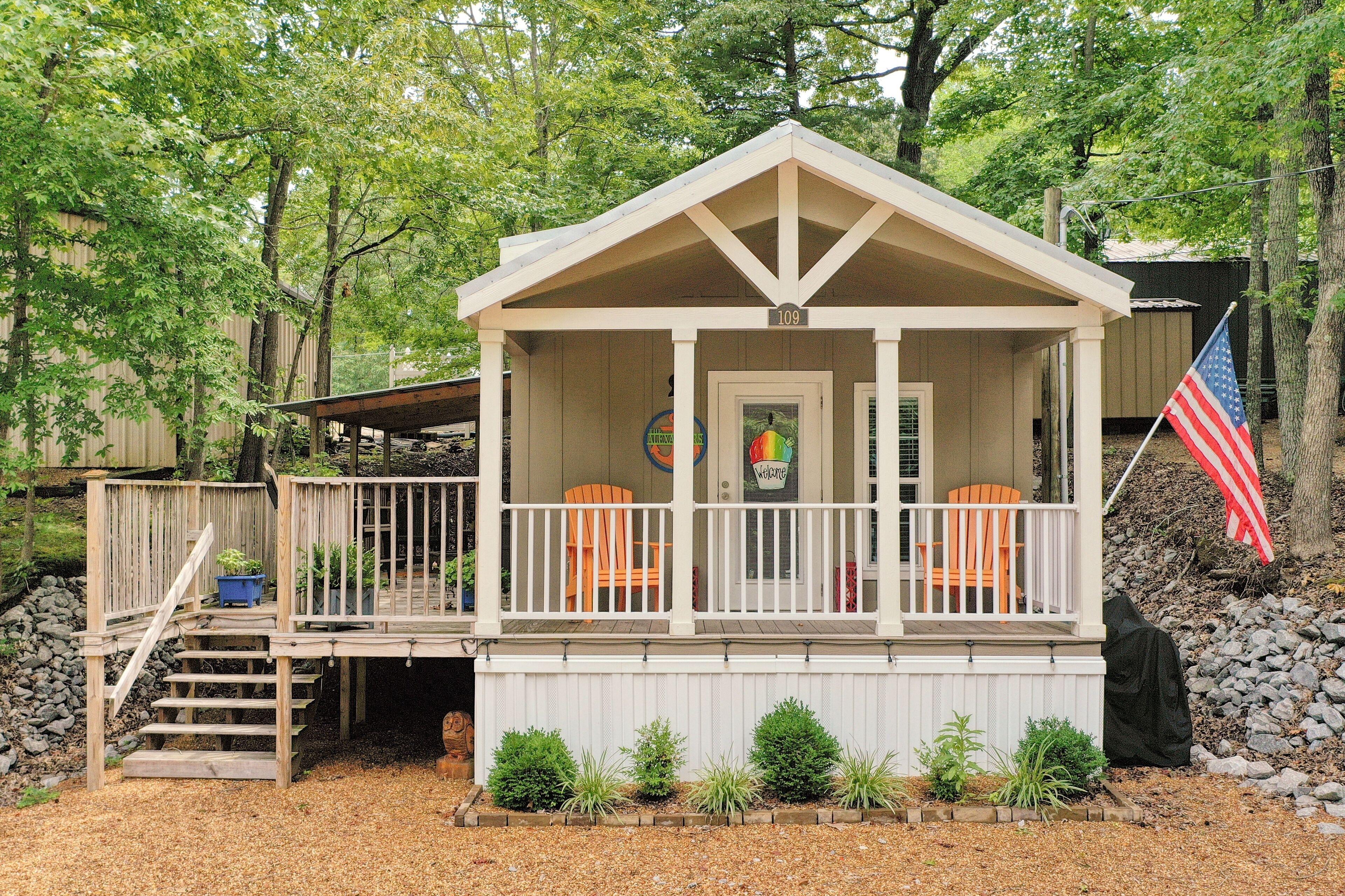 Adorable Tiny Home! Pet Friendly.  Minutes from Kentucky Lake