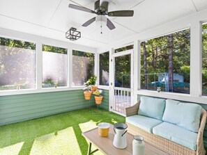 Terrace/patio - Private NEWLY Renovated 4 BED Family Friendly Home near URI, Beaches, Weddings.. (South Kingstown)