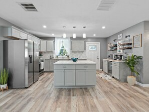 Fridge, microwave, oven, stovetop - Private NEWLY Renovated 4 BED Family Friendly Home near URI, Beaches, Weddings.. (South Kingstown)