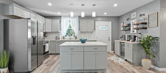 Private NEWLY Renovated 4 BED Family Friendly Home near URI, Beaches, Weddings..