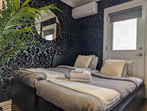 2 bedrooms, iron/ironing board, travel cot, free WiFi