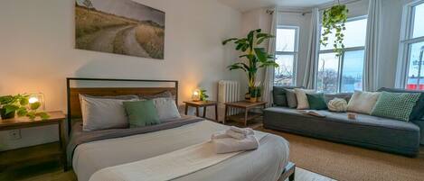 2 bedrooms, iron/ironing board, travel cot, WiFi