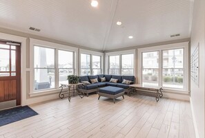 Smart-TV, peis, DVD-spiller og fotballspill