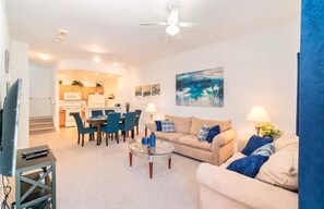 Living area - Seven Dwarfs Vacations Resort (Kissimmee)