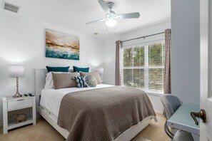 Blackout curtains, iron/ironing board, free WiFi, bed sheets - Seven Dwarfs Vacations Resort (Kissimmee)