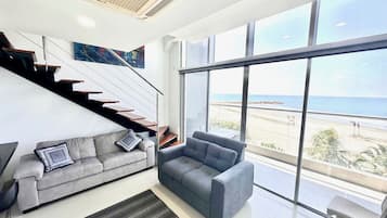 Appartement Exclusif | Coin séjour | Télévision LED de 50 pouces avec chaßnes numériques, télévision