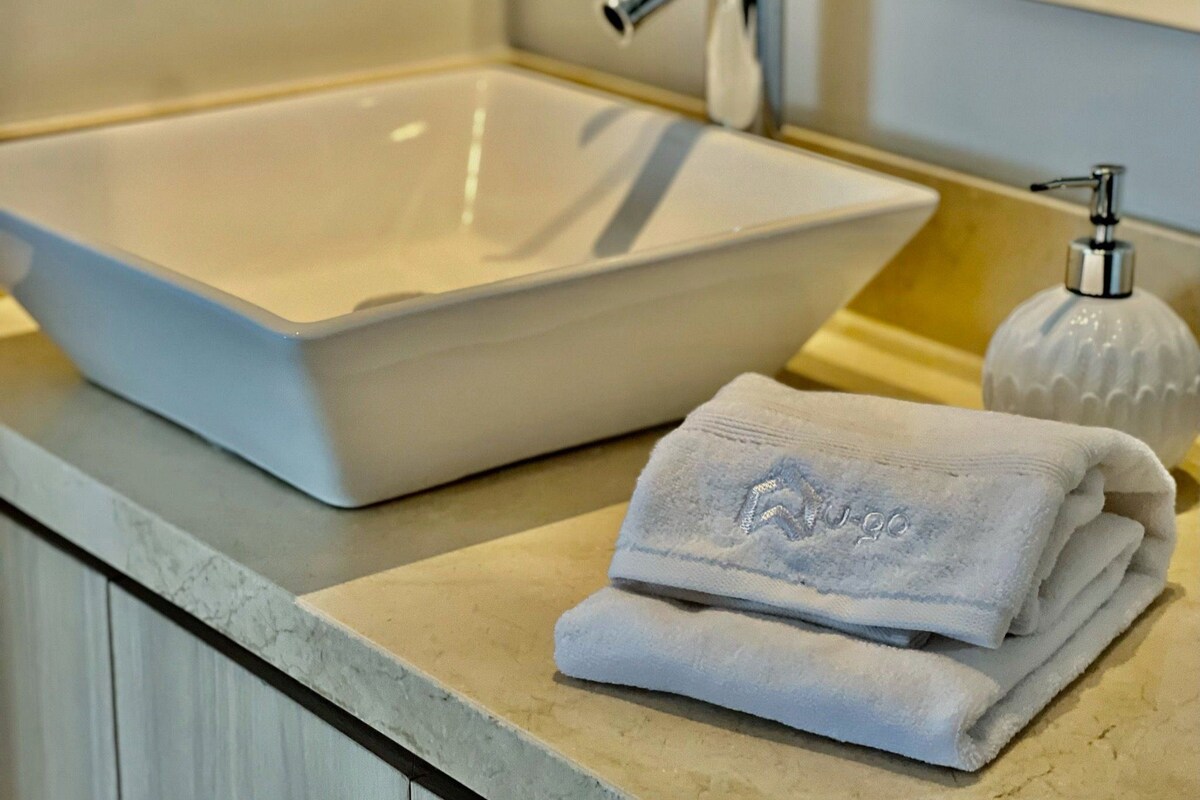 Apartment (HN04H) | Bathroom | Shower, rainfall showerhead, hair dryer, towels