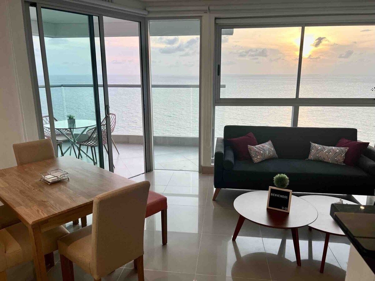 奢华公寓 | 起居区 | 50-英寸LED 电视 （配备数码频道）、电视