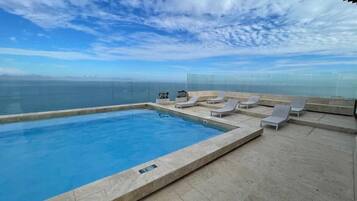 2 outdoor pools