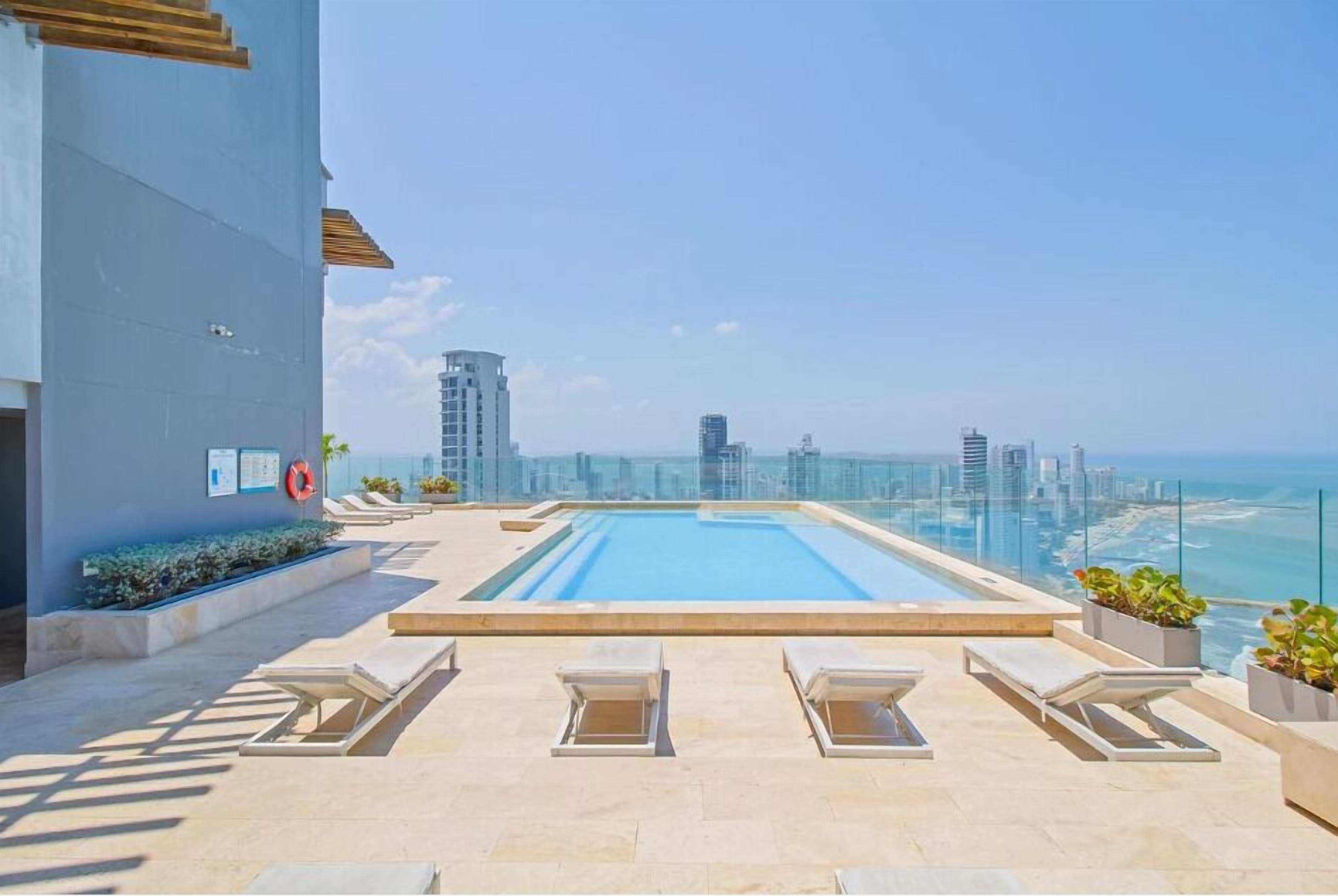 2 outdoor pools