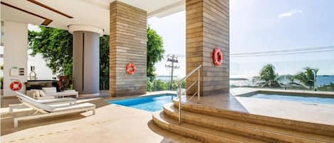2 piscine all'aperto