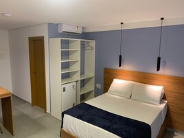 Basic Room | Desk, laptop workspace, free WiFi, bed sheets