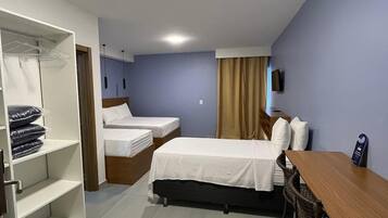 Minibar, Schreibtisch, laptopgeeigneter Arbeitsplatz, kostenloses WLAN