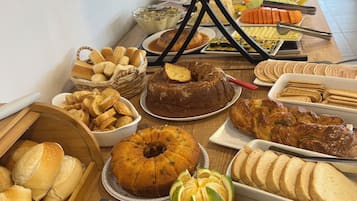 Free daily full breakfast