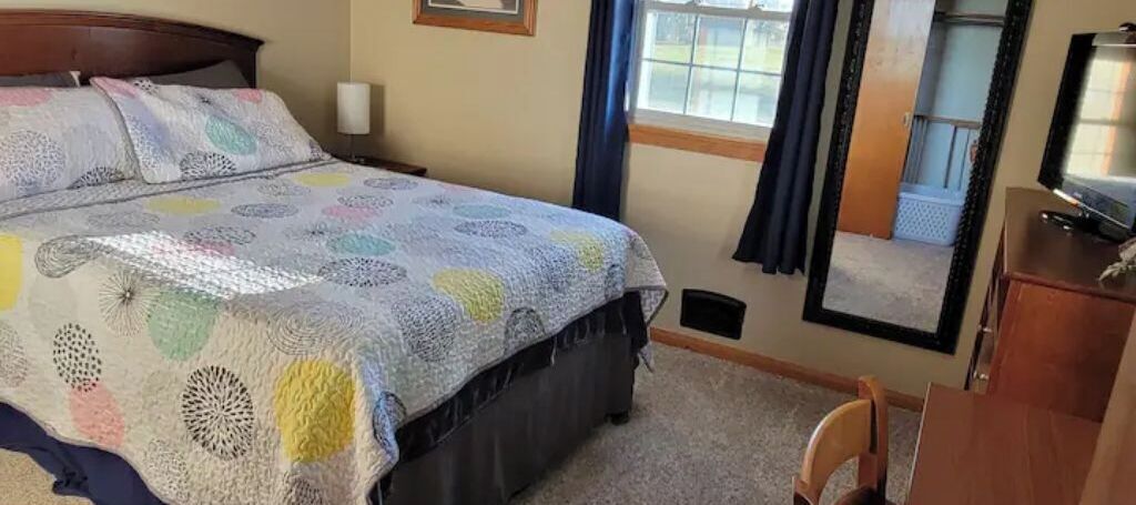 2 Schlafzimmer, Schreibtisch, Bügeleisen/Bügelbrett, kostenloses WLAN