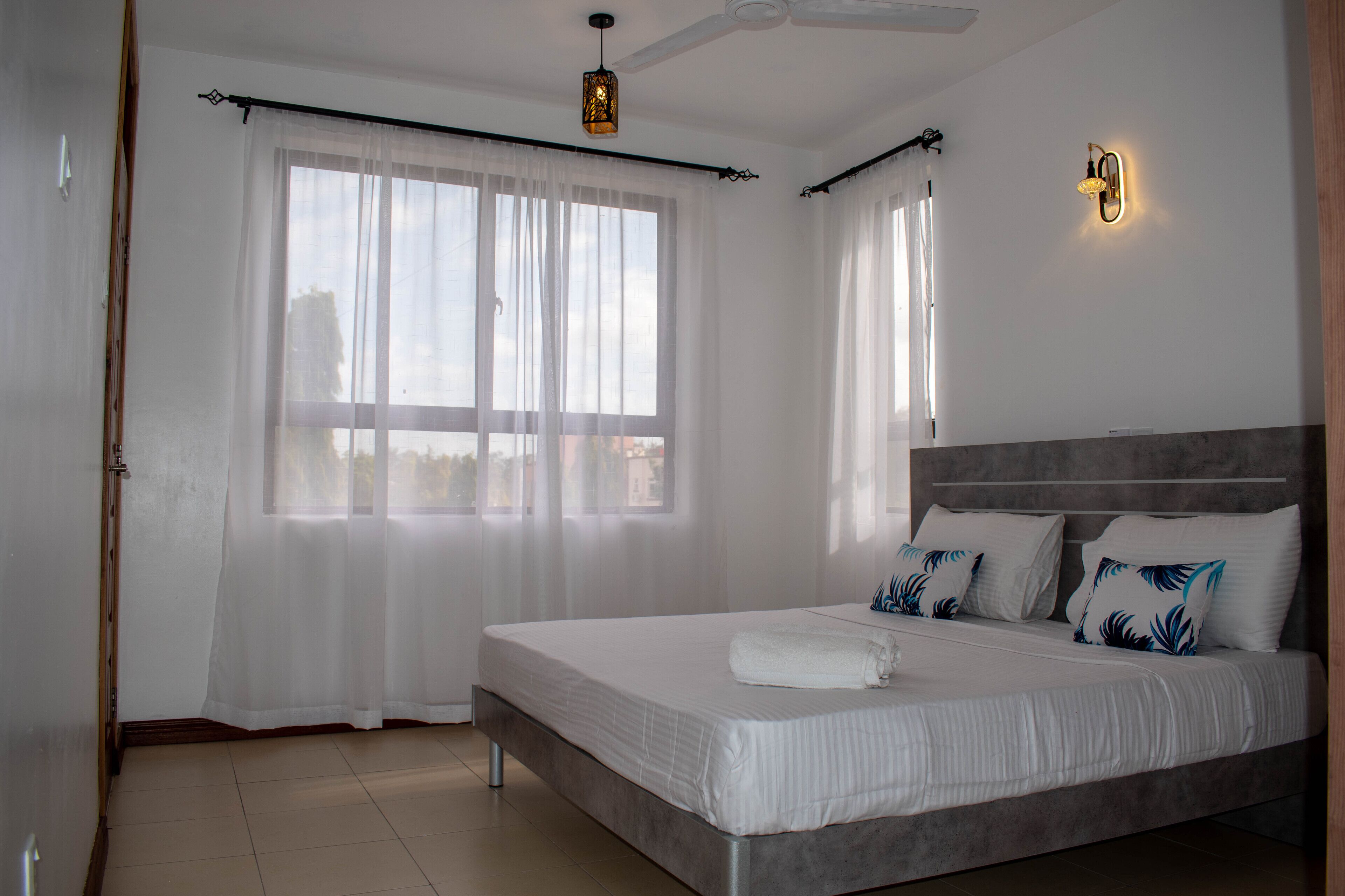 2 室のベッドルーム、アイロン / アイロン台、WiFi (無料)、ベッドシーツ