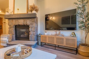 Interior - Remodeled modern ski-in/ ski-out condo in Keystone, 1 bd/1 ba, sleeps 4 (Keystone)