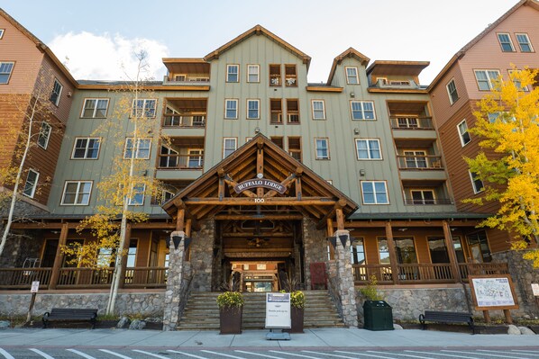 Exterior - Remodeled modern ski-in/ ski-out condo in Keystone, 1 bd/1 ba, sleeps 4 (Keystone)