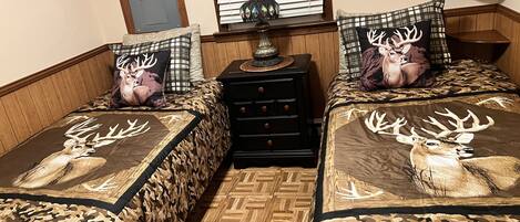 2 habitaciones, tabla de planchar con plancha y cuna de viaje